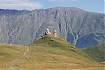 Kwintesencja Gruzji - kościółek Cminda Sameba, najlepsze miejsce na biwak w drodze na Kazbek. Fot. arch. K. i D. Gruszka Kwintesencja Gruzji - kości&oacute;łek Cminda Sameba, najlepsze miejsce na biwak w drodze na Kazbek. Fot. arch. K. i D. Gruszka